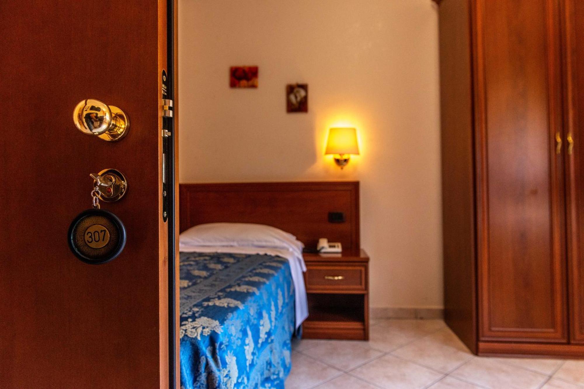 Single Room,1551335605:JPEG